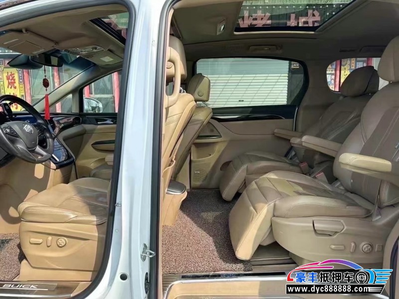 17年别克GL8轿车抵押车出售