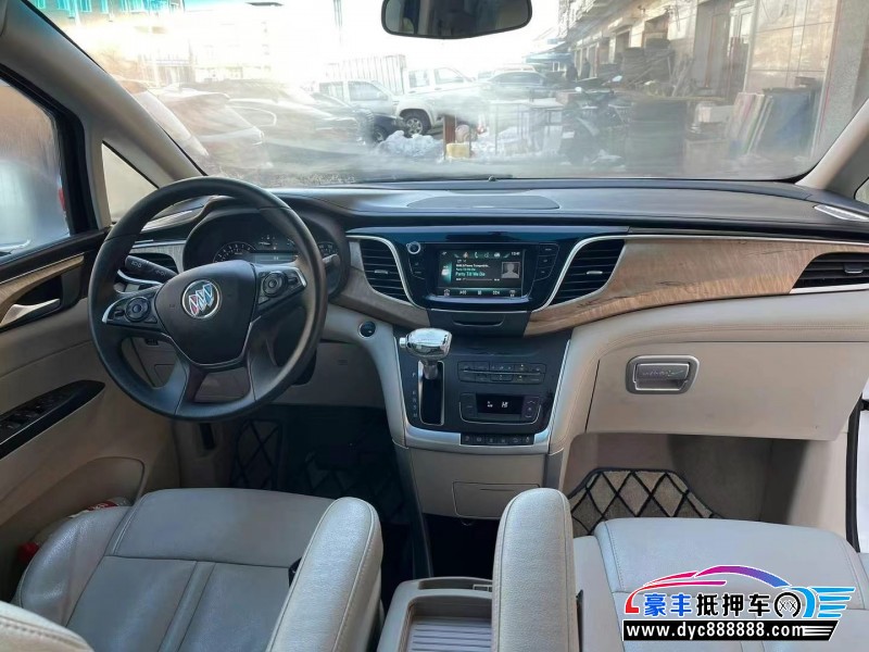 17年别克GL8轿车抵押车出售