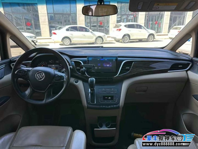 17年别克GL8轿车抵押车出售