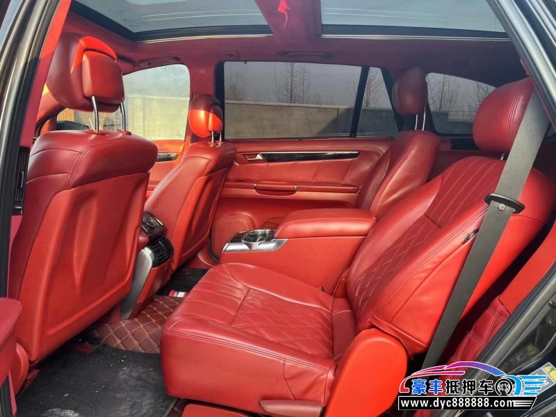 16年奔驰R级轿车抵押车出售