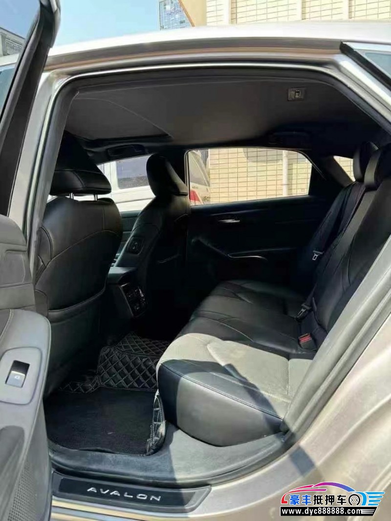 20年丰田亚洲龙轿车抵押车出售