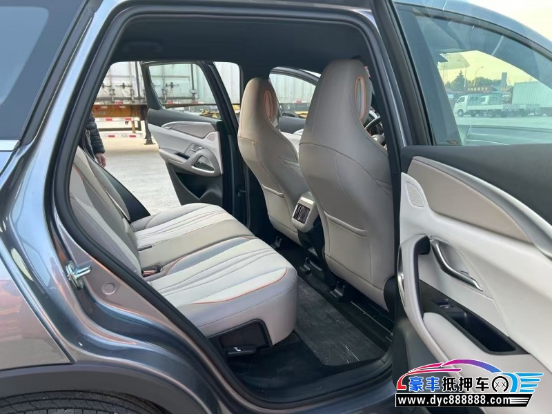 25年比亚迪宋轿车抵押车出售