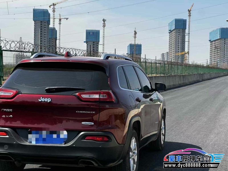 18年Jeep自由光轿车抵押车出售