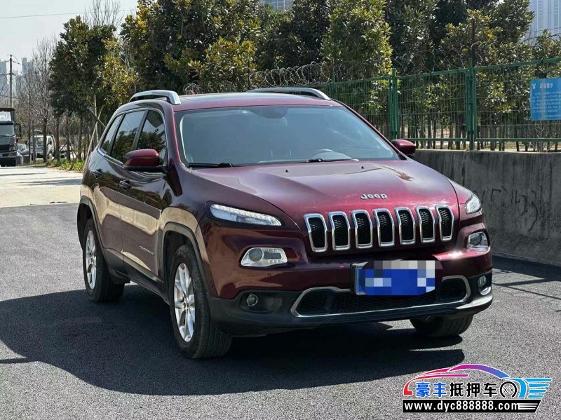 18年Jeep自由光轿车抵押车出售