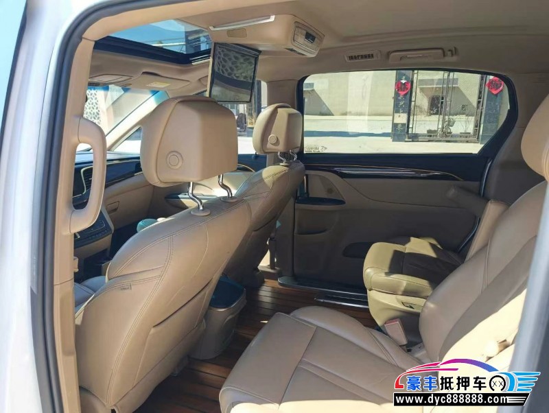 17年别克GL8轿车抵押车出售