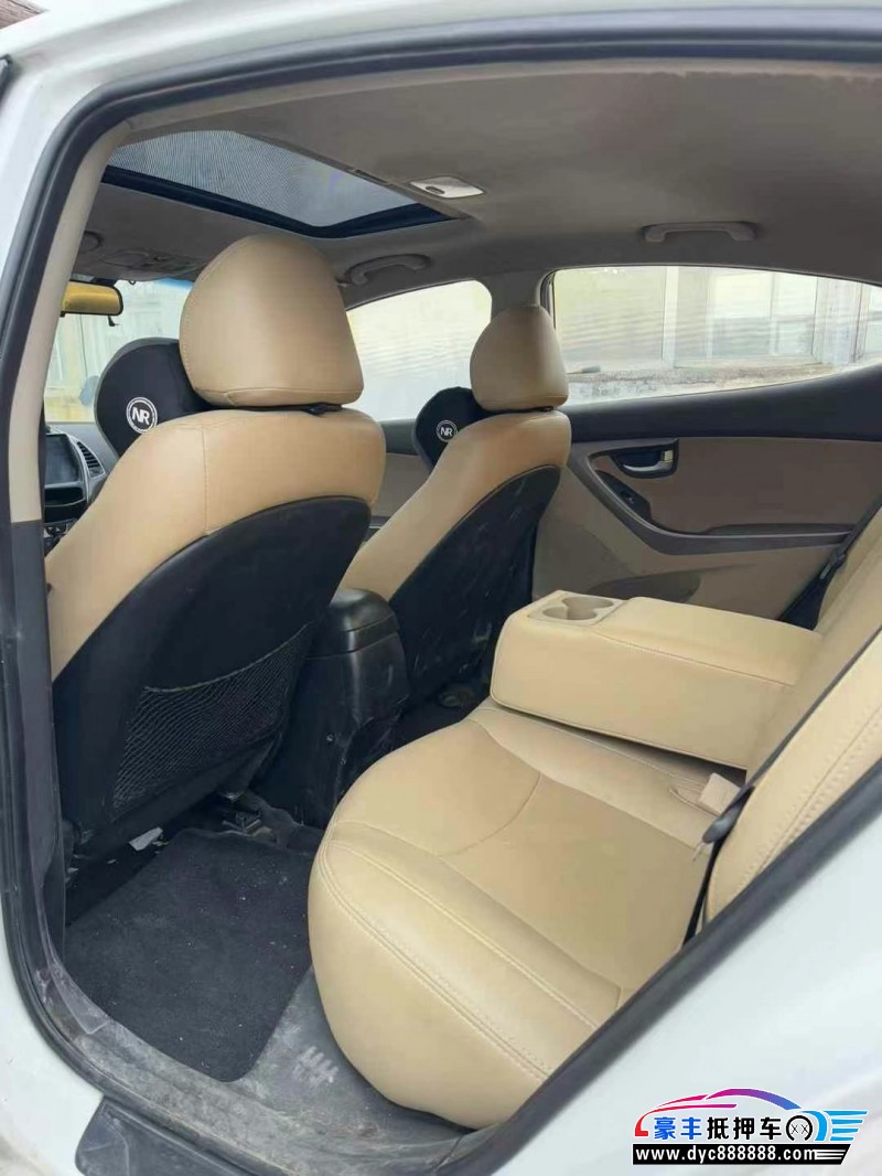 16年现代朗动轿车抵押车出售