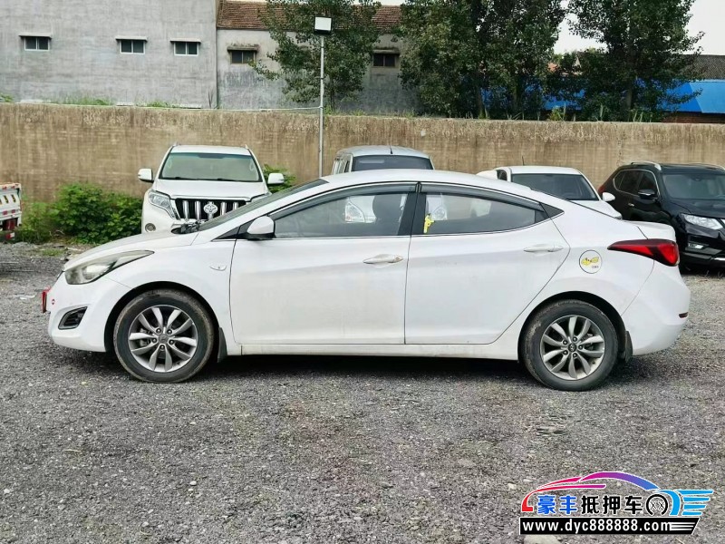 17年现代朗动轿车抵押车出售