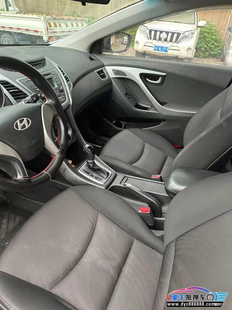 17年现代朗动轿车抵押车出售