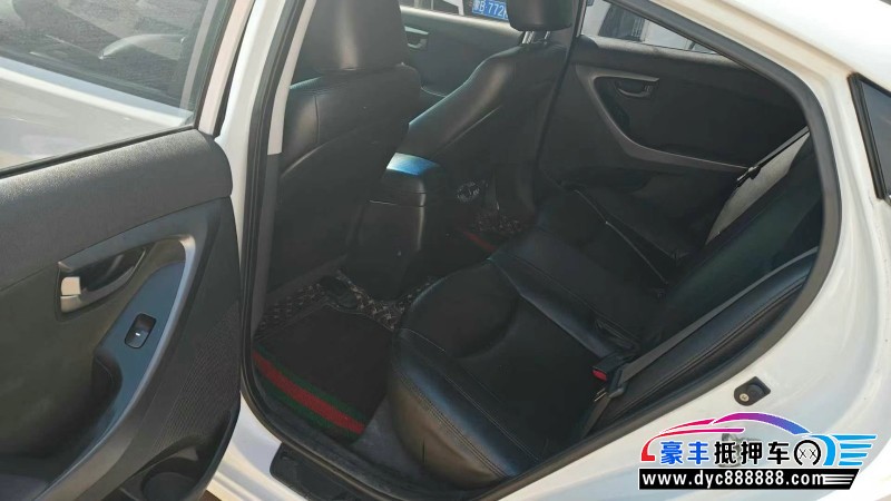 15年现代朗动轿车抵押车出售