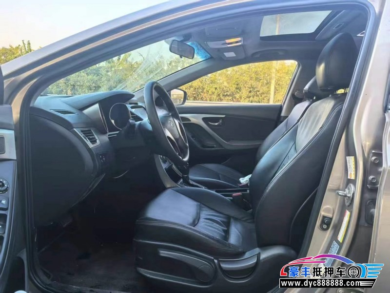 14年现代朗动轿车抵押车出售