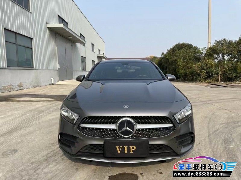 22年奔驰A轿车抵押车出售