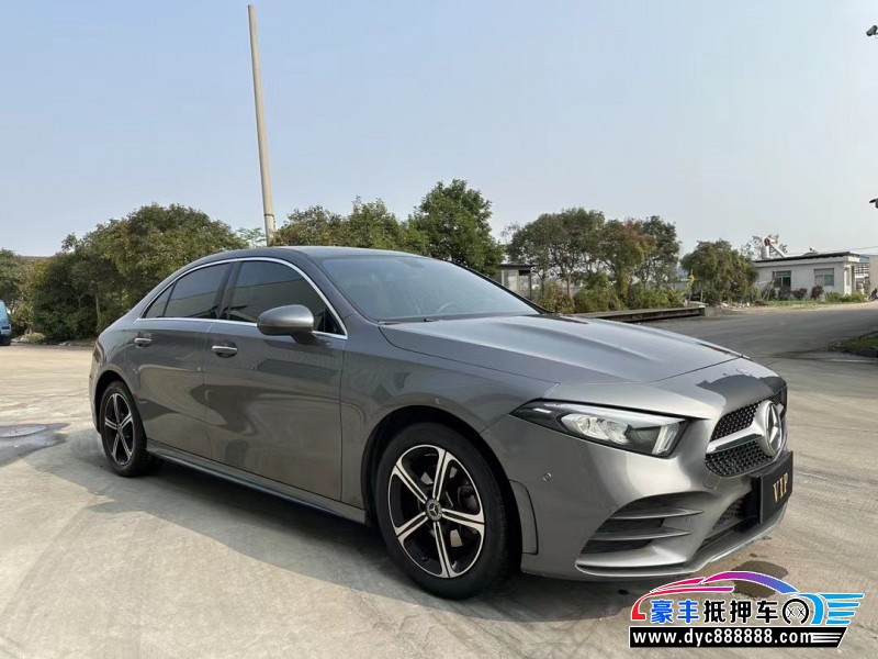 22年奔驰A轿车抵押车出售