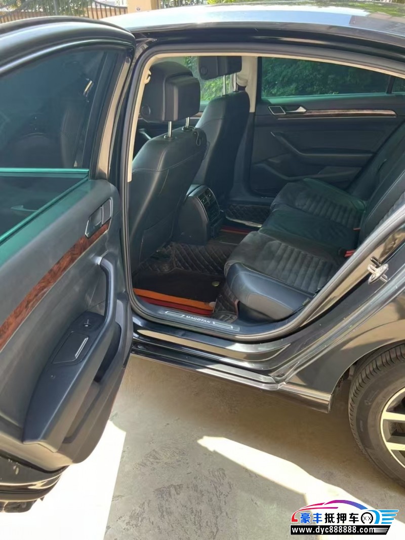 17年大众迈腾轿车抵押车出售