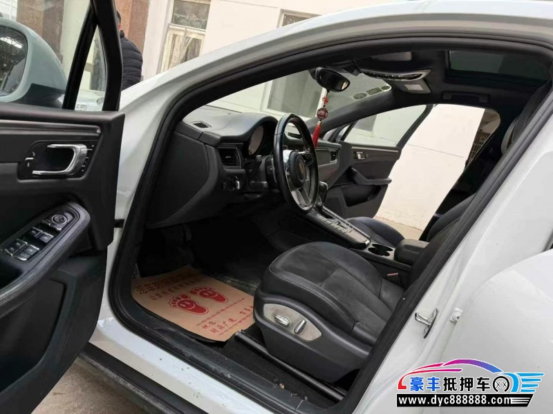 17年奔驰GLC轿车抵押车出售