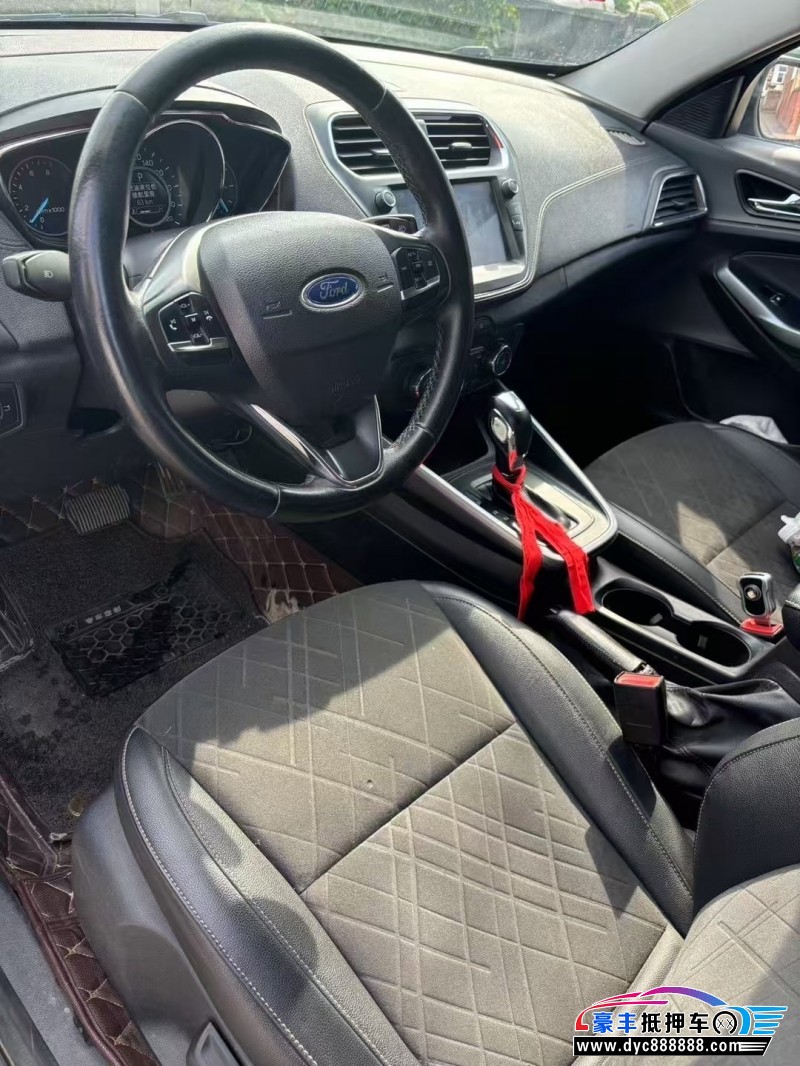 20年福特福睿斯轿车抵押车出售