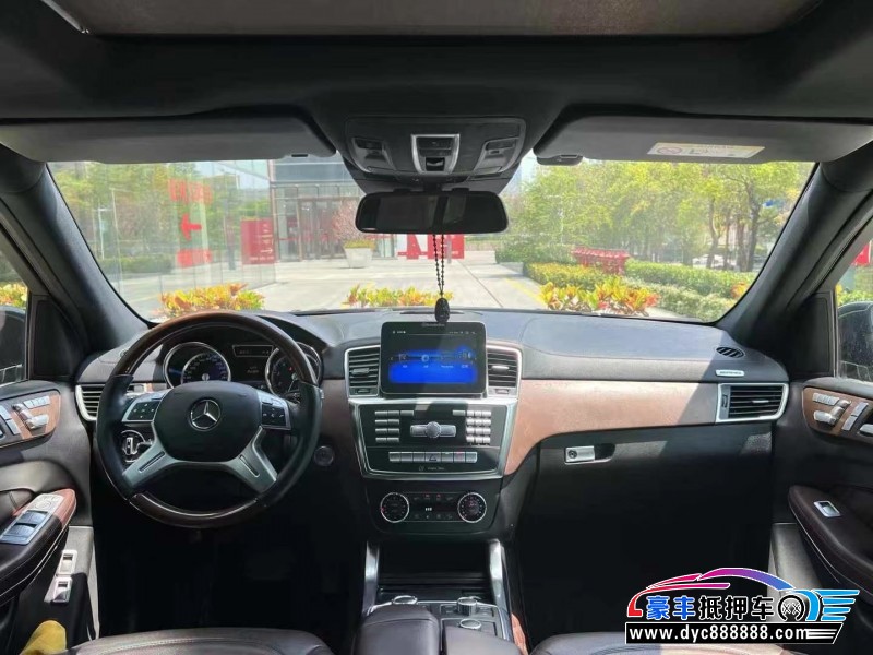 14年奔驰GL轿车抵押车出售