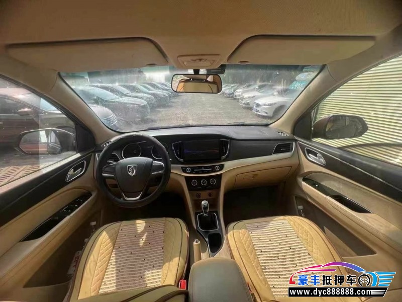 17年宝骏730轿车抵押车出售