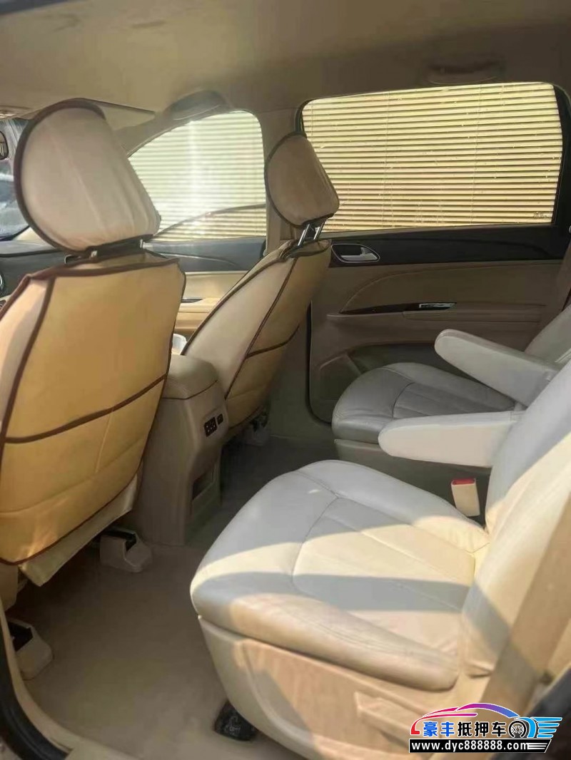 17年宝骏730轿车抵押车出售