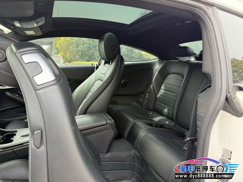 19年奔驰C轿车抵押车出售