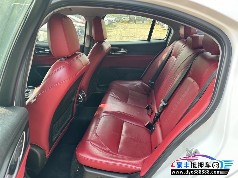 19年阿尔法·罗密欧Giulia轿车抵押车出售