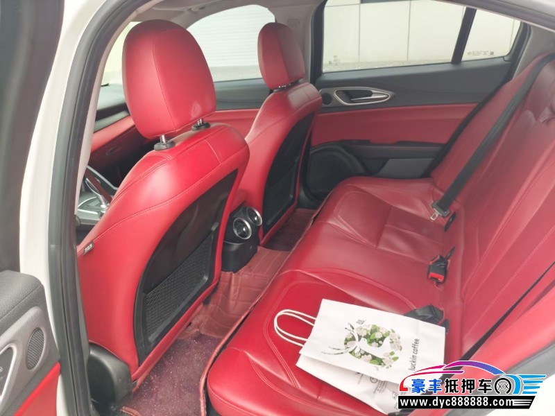 19年阿尔法·罗密欧Giulia轿车抵押车出售