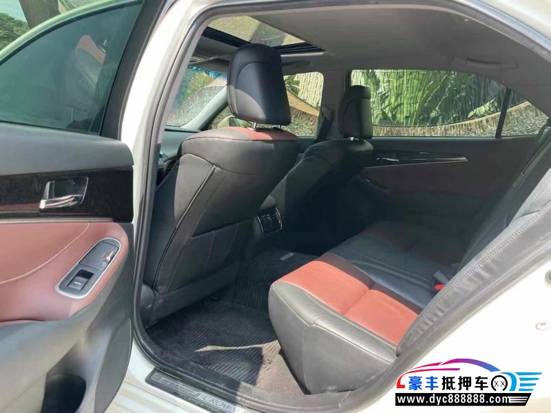 18年丰田皇冠轿车抵押车出售