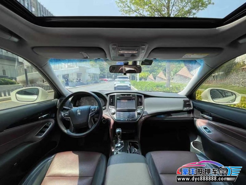 18年丰田皇冠轿车抵押车出售