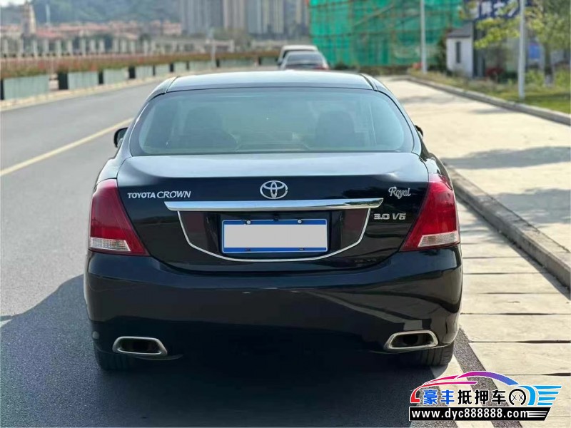 12年丰田皇冠轿车抵押车出售