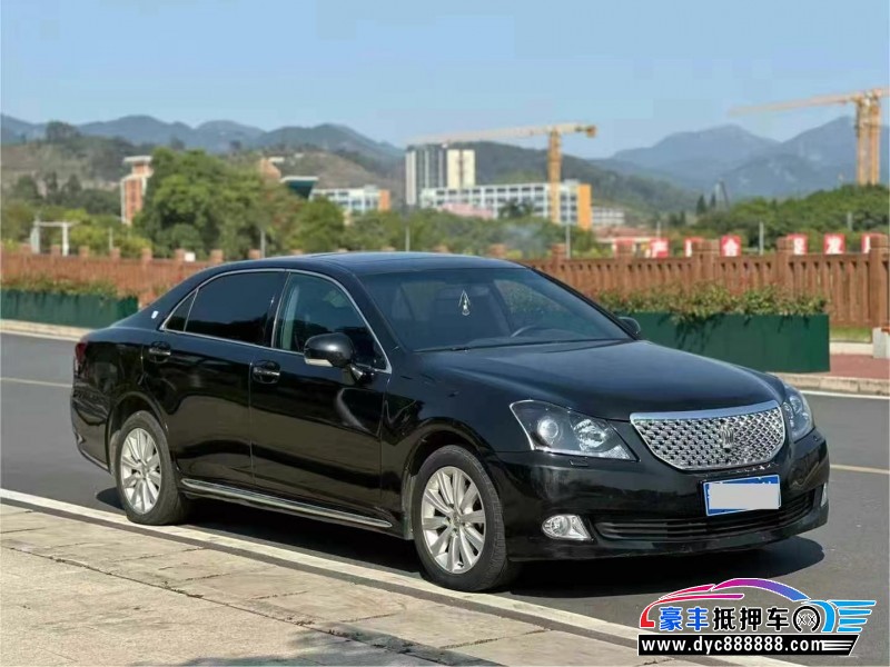 12年丰田皇冠轿车抵押车出售