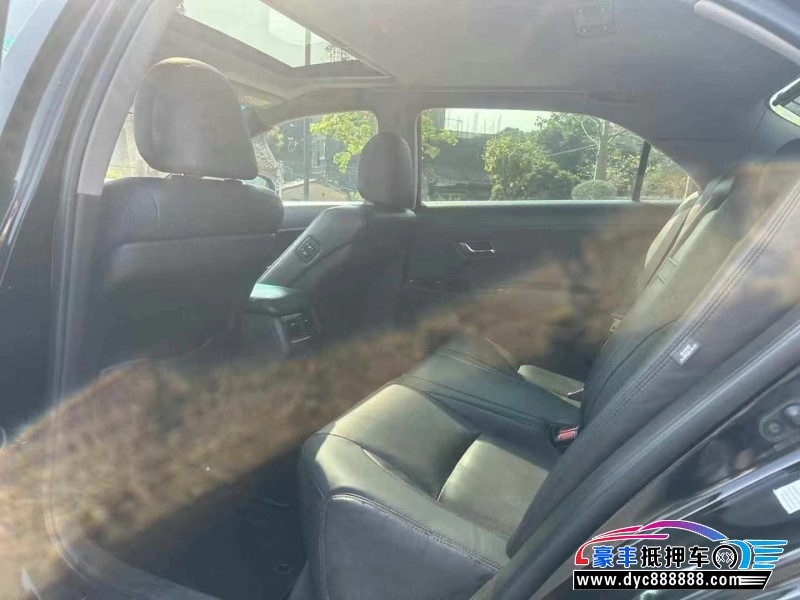 12年丰田皇冠轿车抵押车出售