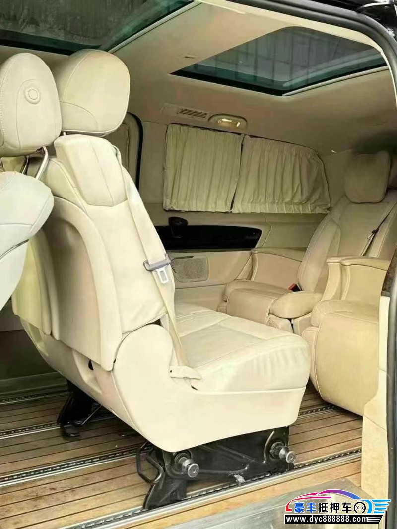 17年奔驰V轿车抵押车出售