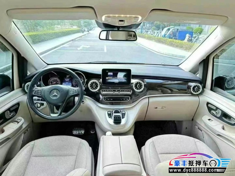 17年奔驰V轿车抵押车出售