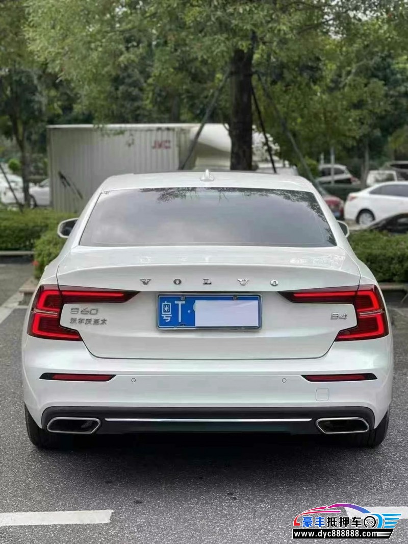 22年沃尔沃S60轿车抵押车出售