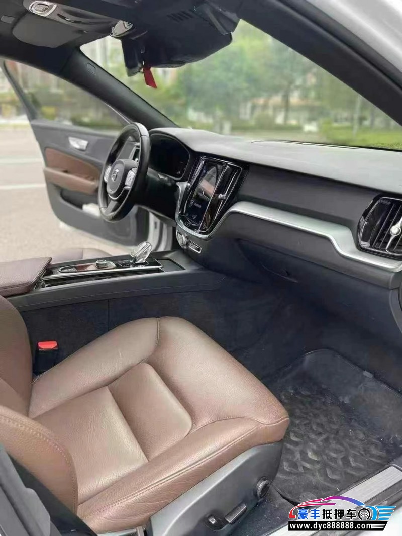 22年沃尔沃S60轿车抵押车出售