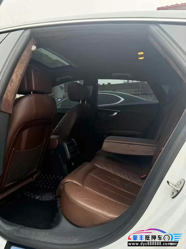 13年奥迪A7轿车抵押车出售