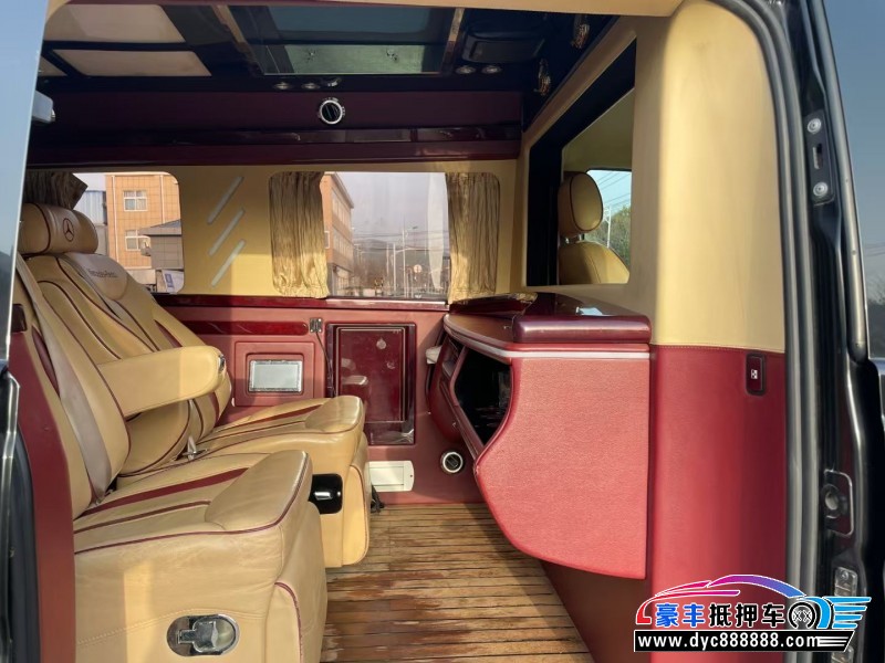 14年奔驰威霆轿车抵押车出售