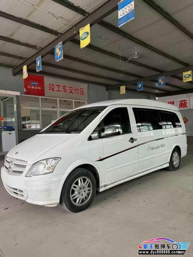 13年奔驰威霆轿车抵押车出售