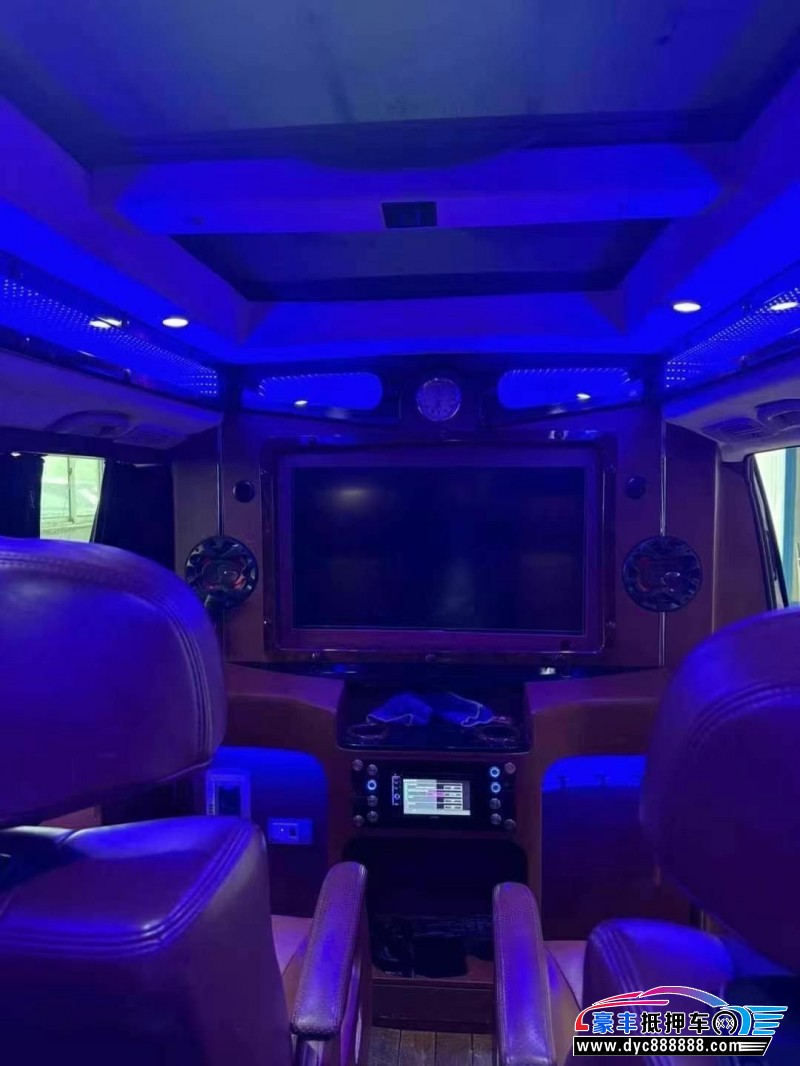 13年奔驰威霆轿车抵押车出售