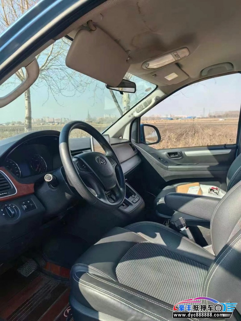 17年上汽大通G10轿车抵押车出售