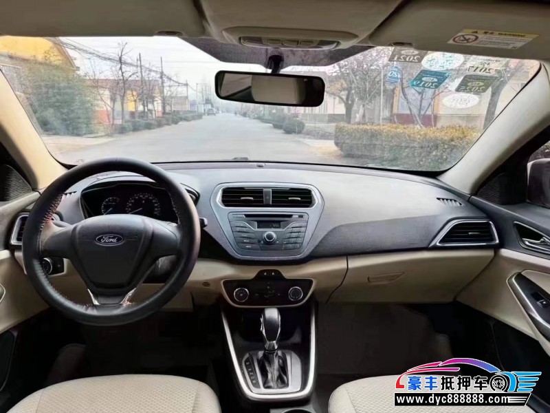 15年福特福睿斯轿车抵押车出售