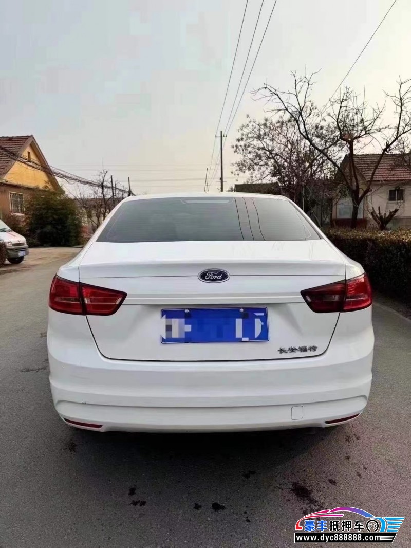 15年福特福睿斯轿车抵押车出售