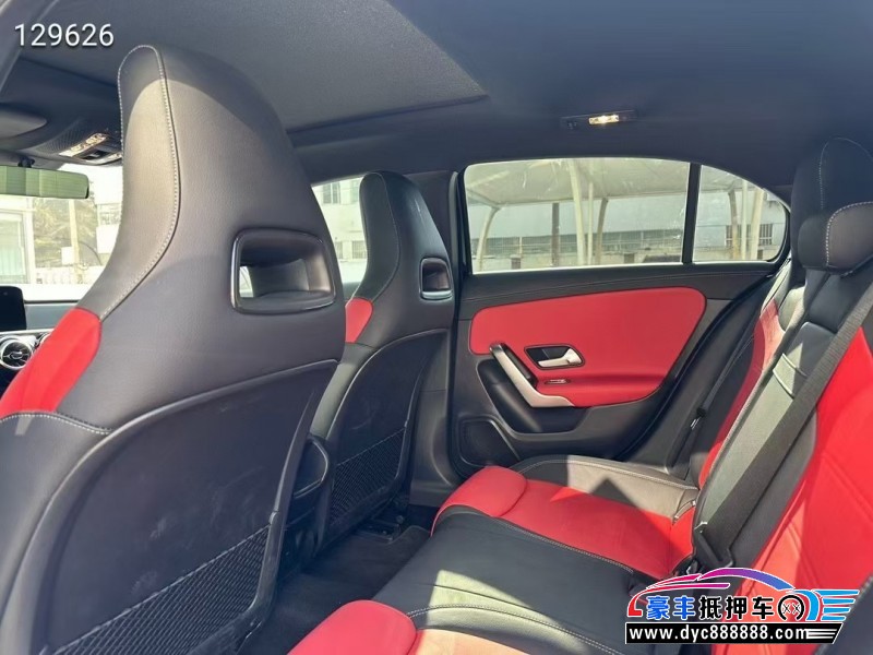 22年奔驰A轿车抵押车出售