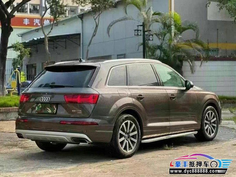 17年奥迪Q7轿车抵押车出售