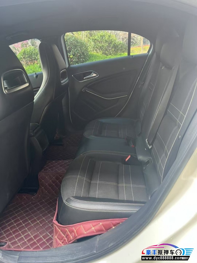 16年奔驰A轿车抵押车出售