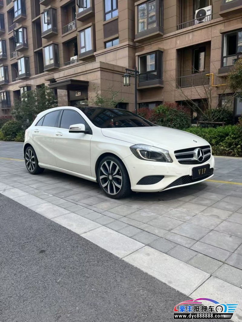 16年奔驰A轿车抵押车出售