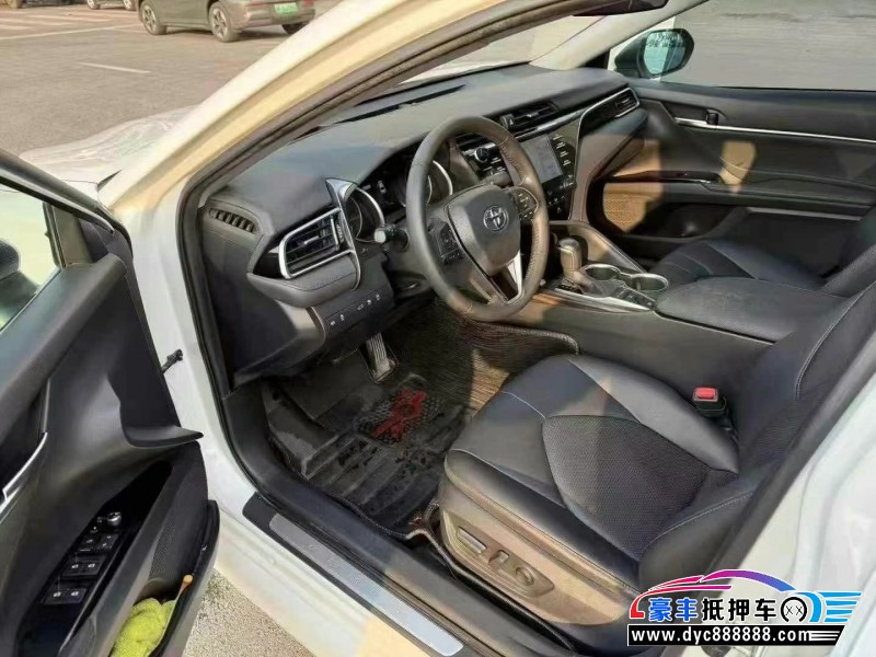 18年丰田凯美瑞轿车抵押车出售