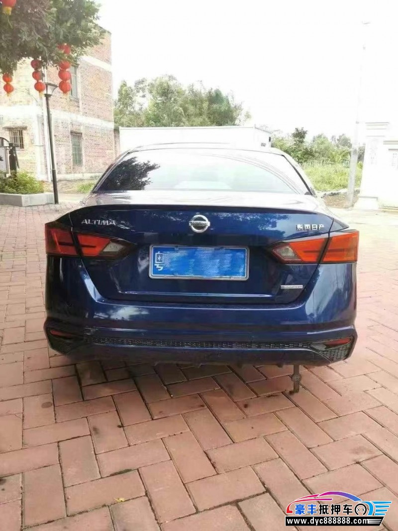 22年日产天籁轿车抵押车出售