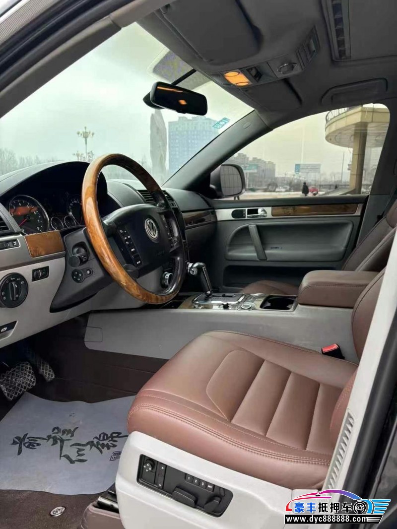 10年大众途锐轿车抵押车出售