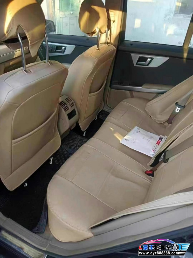 12年奔驰GLK轿车抵押车出售