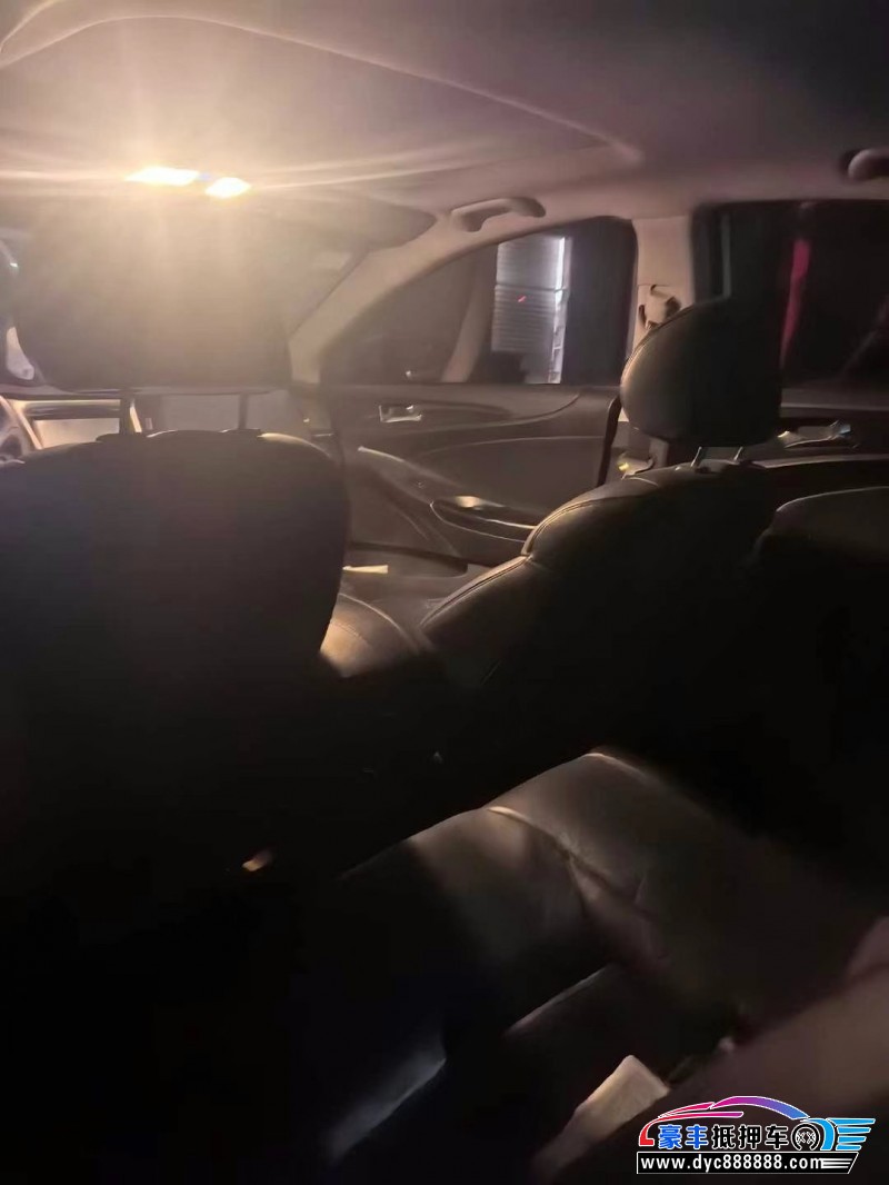 12年现代索纳塔轿车抵押车出售